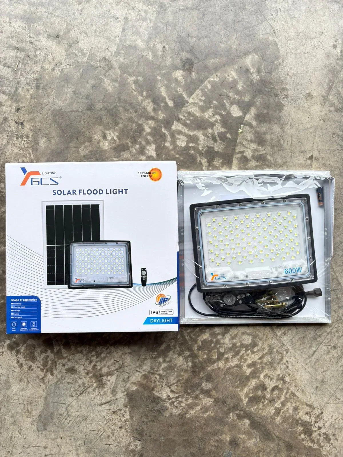 INV-Austral – Reflector solar LED 600W IP67 exterior con control remoto, ideal para iluminación eficiente y sostenible. Chile